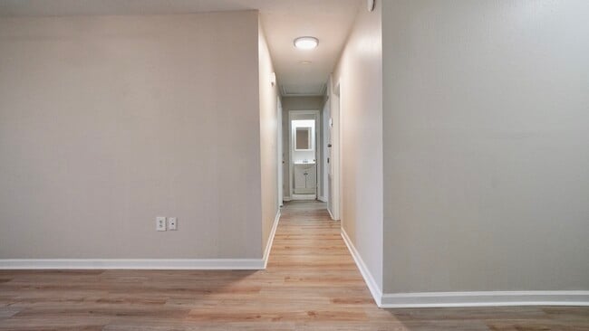 Building Photo - 105 Foxbriar St