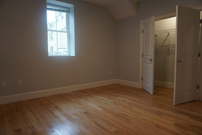 Building Photo - $3,850 Renovated 3BR Near Boston College | Parking Included | Updated Kitchen & Bath