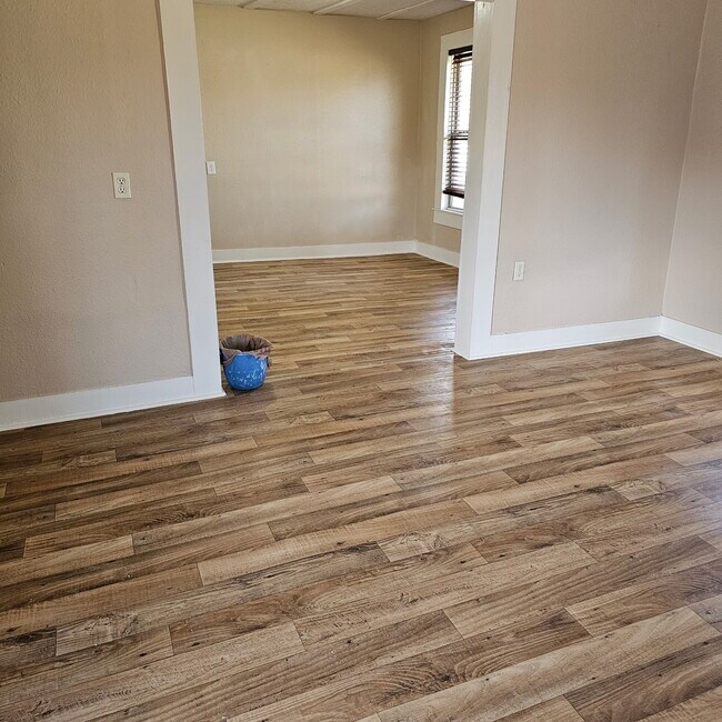 Building Photo - 5051 State Hwy 135 N