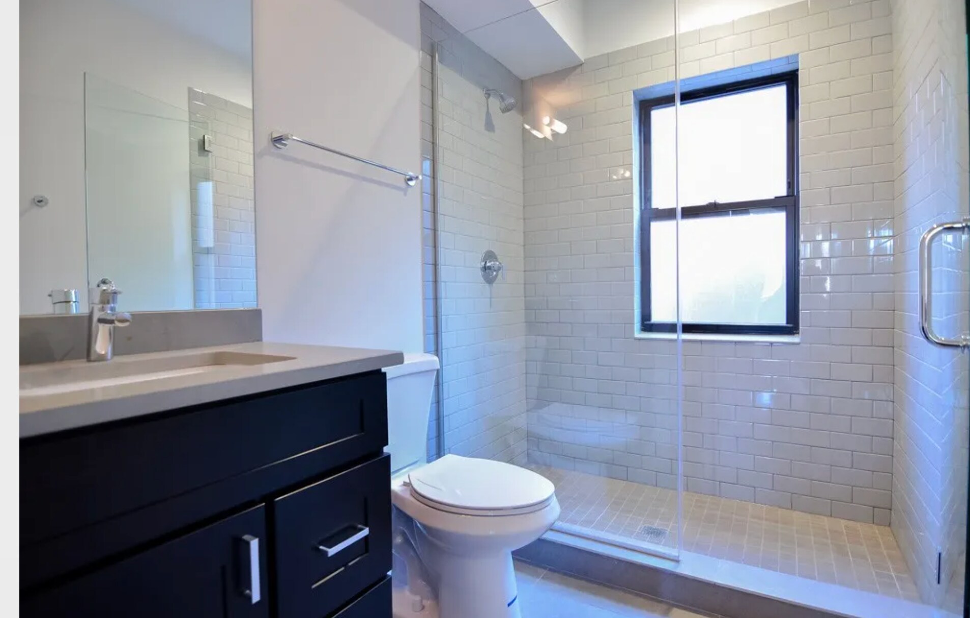 Building Photo - 2209 W Eastwood Ave