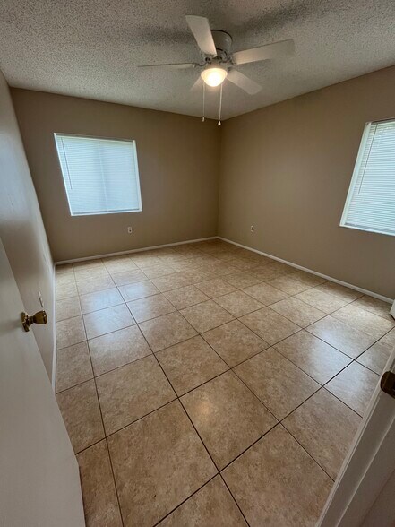 Building Photo - 300 Cherokee Ct