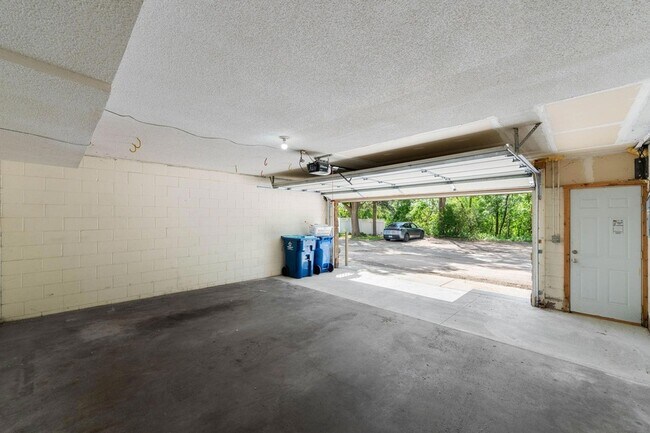 Building Photo - 304 Pondridge Cir