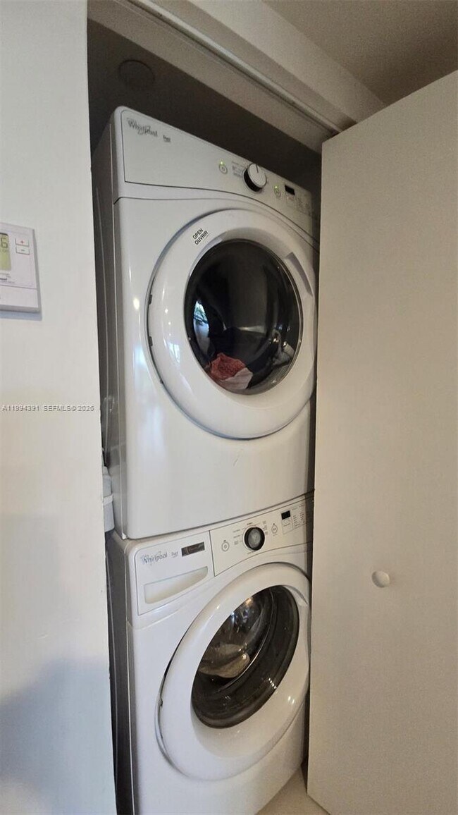 Building Photo - 9261 E Bay Harbor Dr