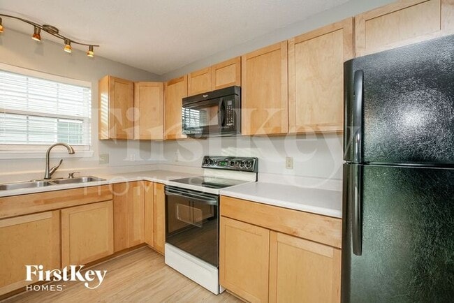 Building Photo - 429 E Pine Ridge Dr