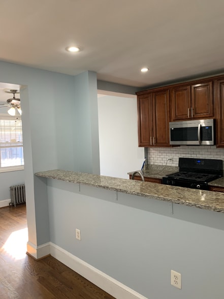 Building Photo - 1533 Isherwood St NE