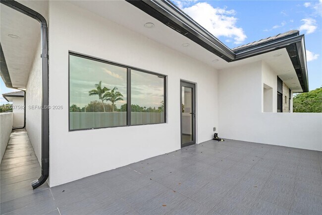 Building Photo - 17900 SW 149th Ave