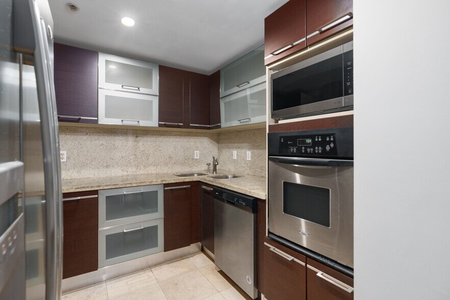 Building Photo - 50 Menores Ave