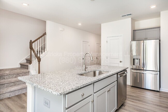 Building Photo - 3160 Lilac Grove Dr