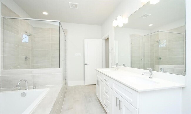 Building Photo - 836 Fisher St