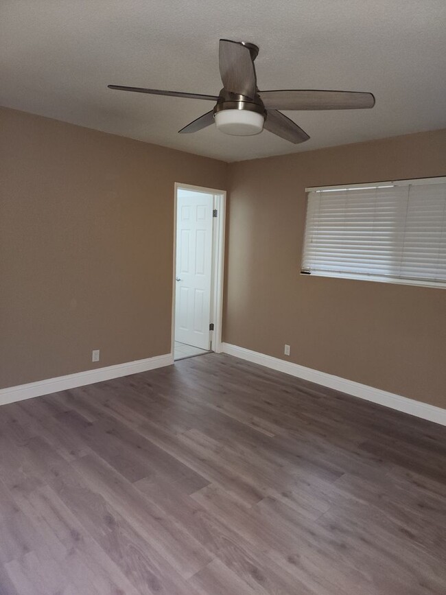 Building Photo - 3 Bedroom 2 bath with 2 car garage off of ...