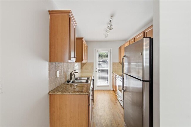 Building Photo - 48 Peachtree Ave NE