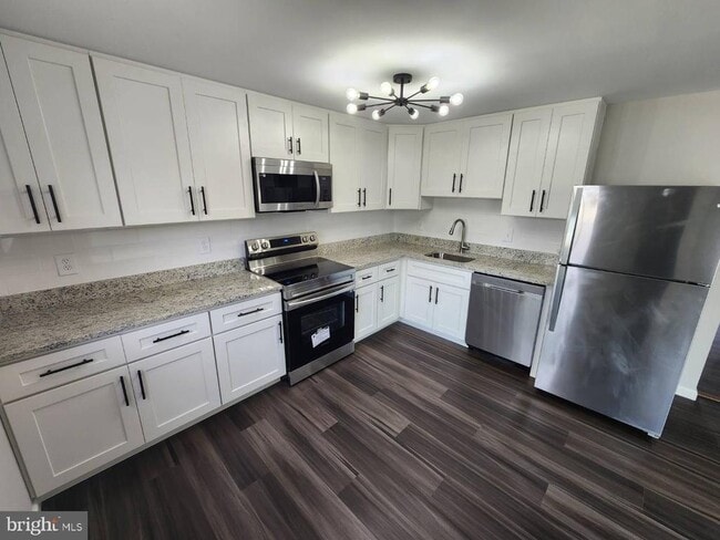 Building Photo - 1768 Carriage Way