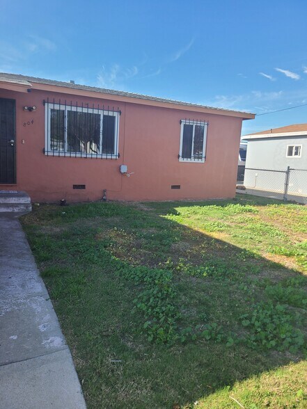 Building Photo - 804 S Gregory St