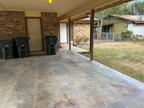 Building Photo - 419 Live Oak St