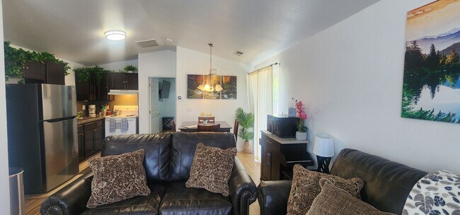 Building Photo - 4190 Hillside Ct