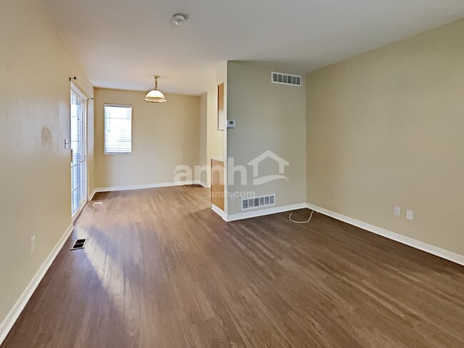 Building Photo - 1638 S Buckley Way