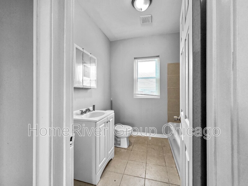 Building Photo - 8159 S Justine St