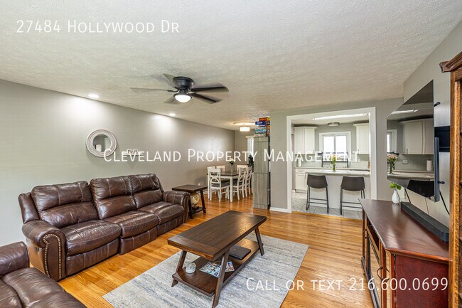 Building Photo - 27484 Hollywood Dr