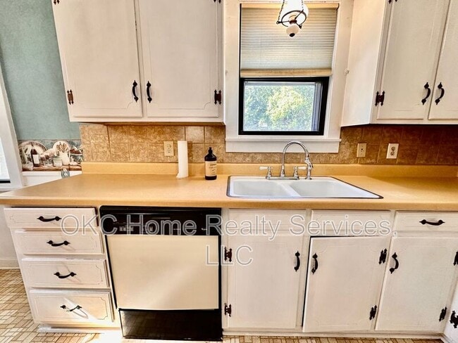 Building Photo - 1947 NW 20th St