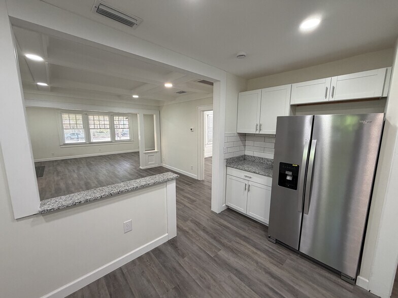 Building Photo - 2 Bed/1.5 Bath