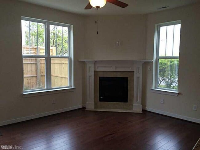 Building Photo - Beach Borough