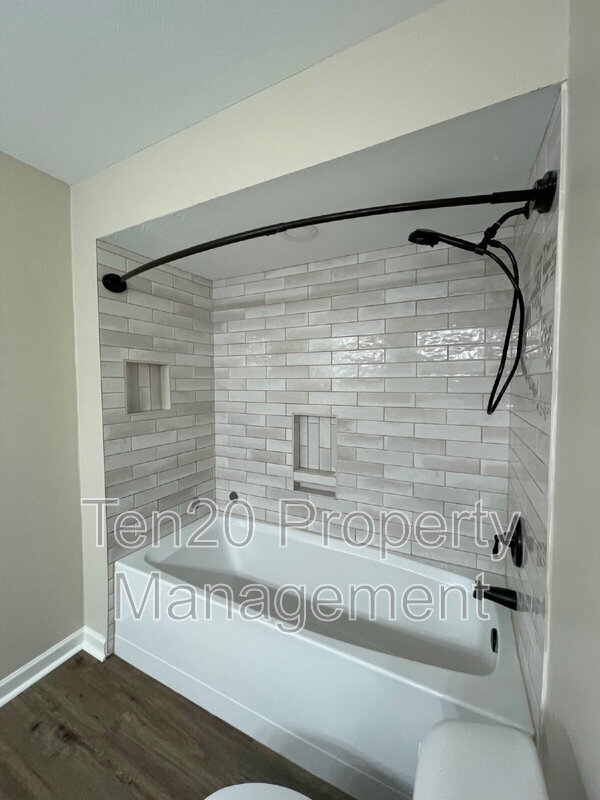 Building Photo - 2005 Landau Dr