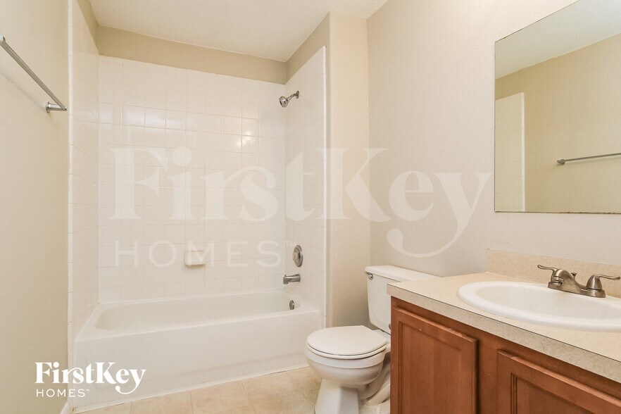 Building Photo - 1910 Emerald Pathway Dr