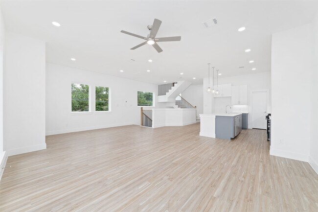 Building Photo - 2107 Holman St