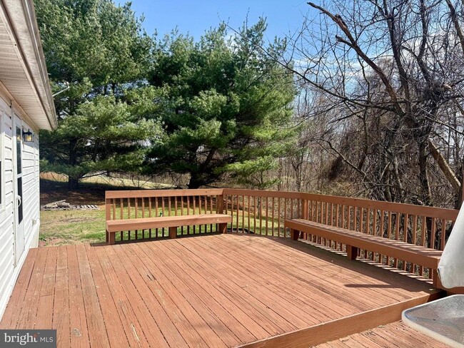 Building Photo - 746 Sawmill Rd