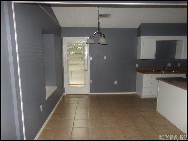 Building Photo - 1702 Calgary Trail