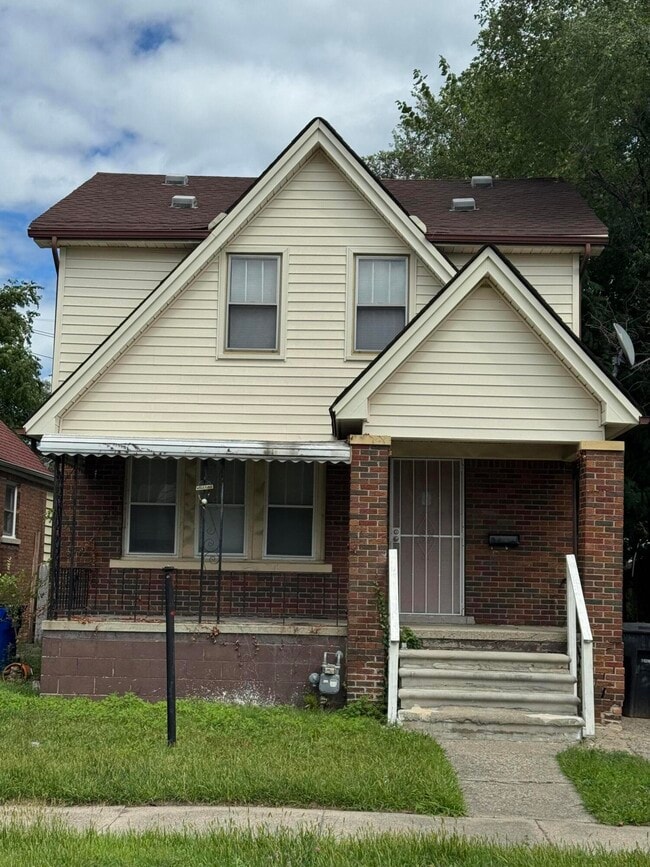 Primary Photo - 15352 Hartwell St
