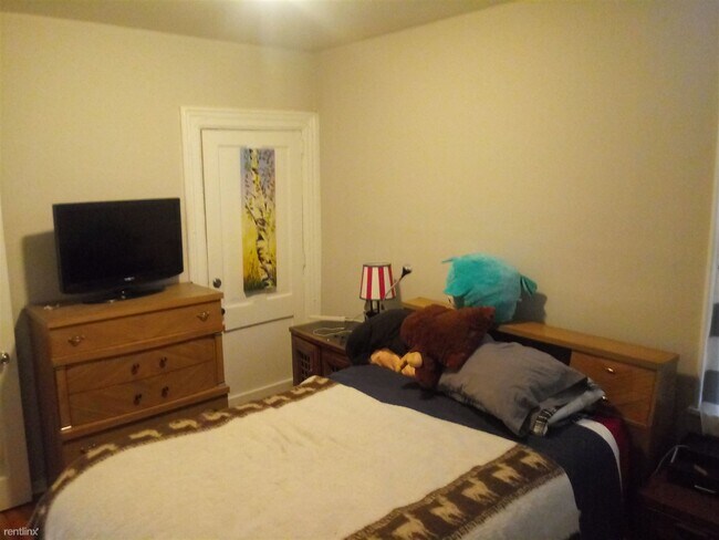 Building Photo - 2100 W Cullerton St