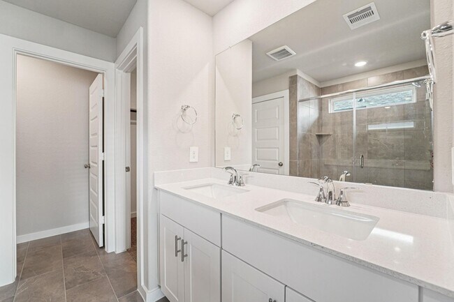 Building Photo - 16691 Sterling Clf St