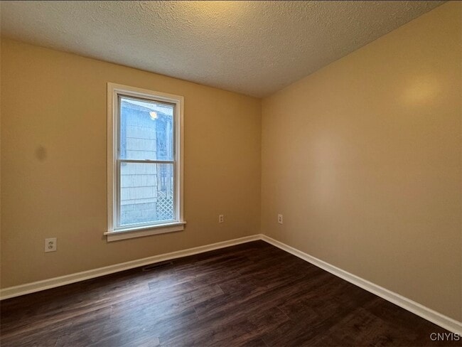 Building Photo - 2 E Main St