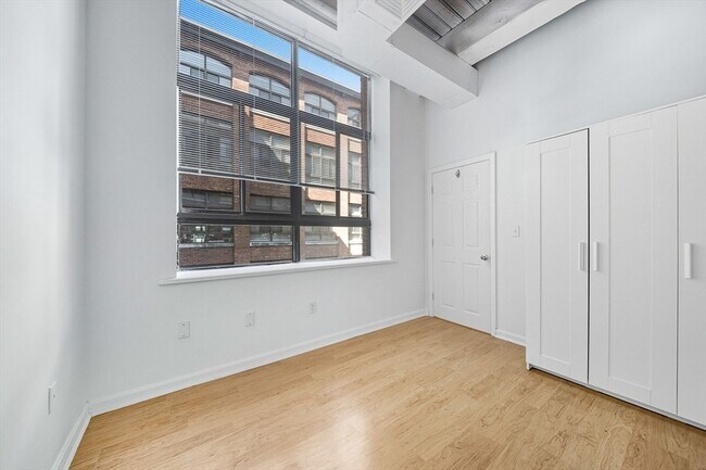 Building Photo - 10 Linwood St