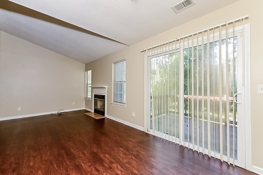 Building Photo - 3122 Chippewa Dr