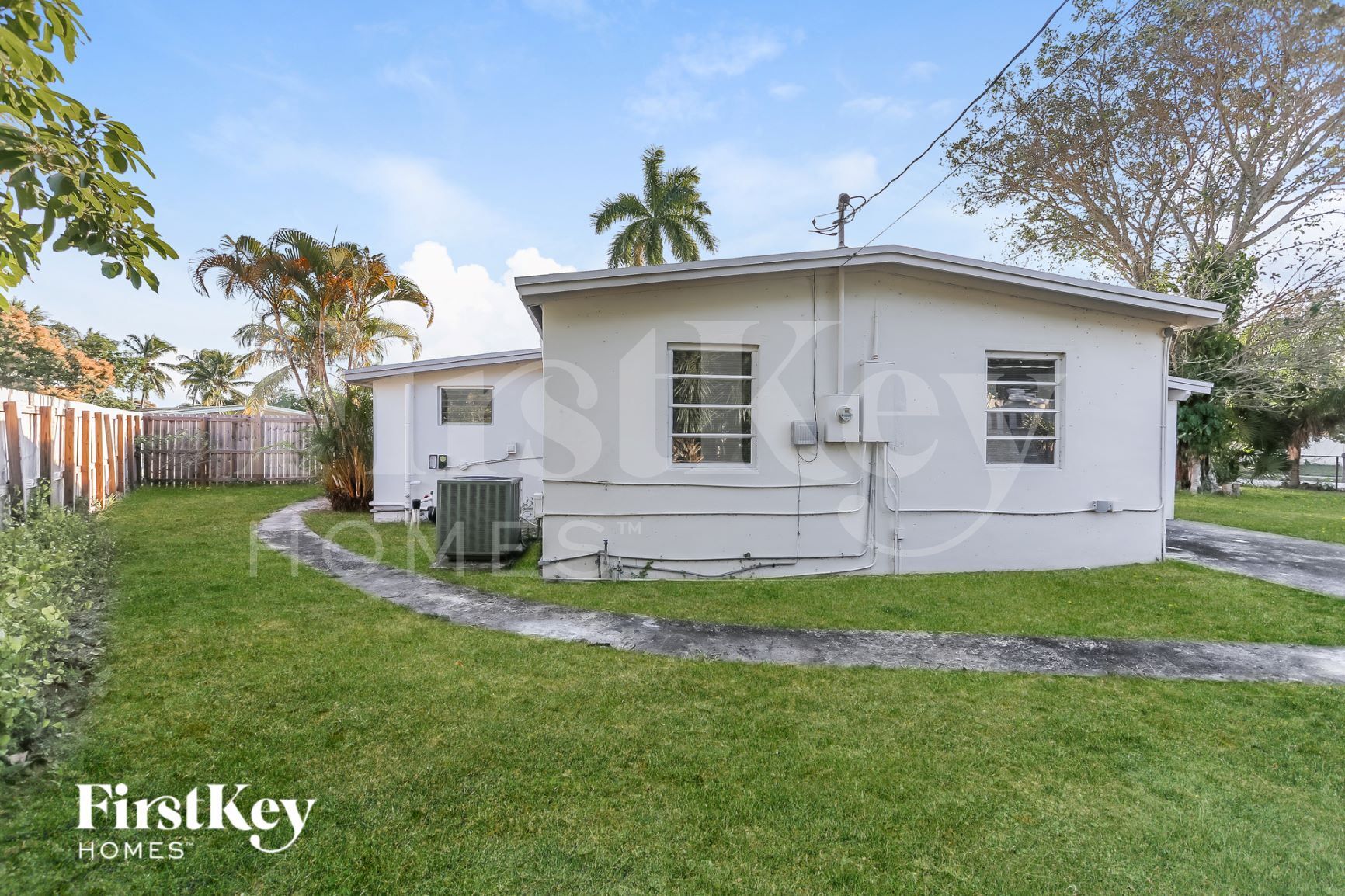 Building Photo - 1571 NE 44th St