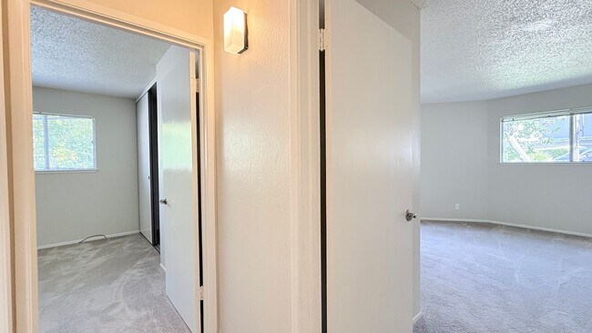 Building Photo - 929 Dewing Ave