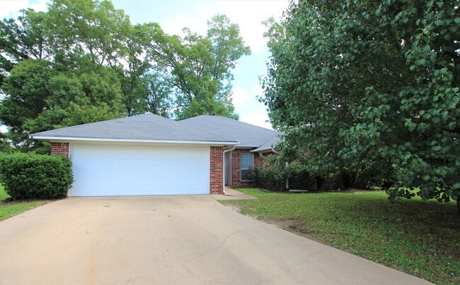 Primary Photo - Stunning 4 Bedroom in Tyler! Available in ...