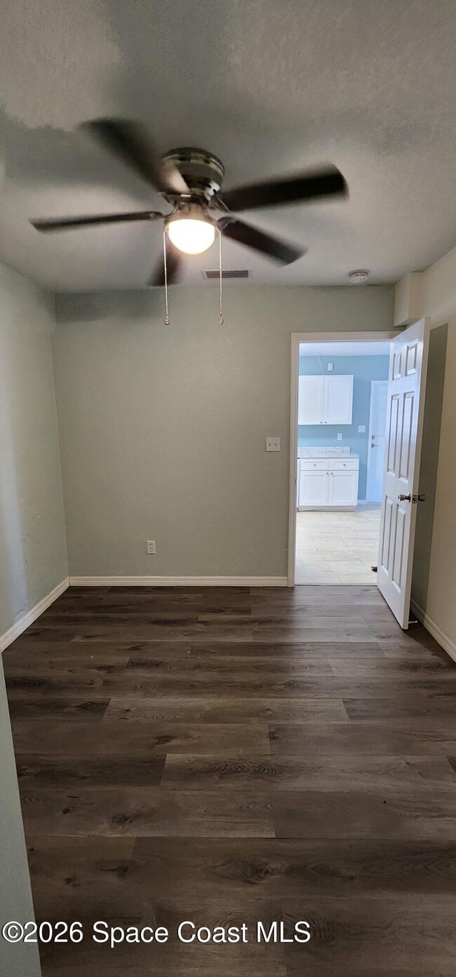 Building Photo - 1301 Lynne Dr