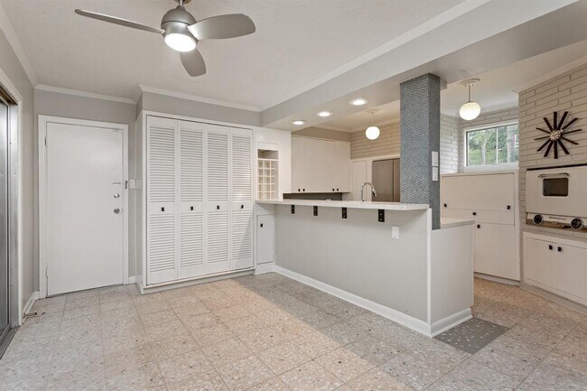 Building Photo - 10234 Hazelhurst Dr