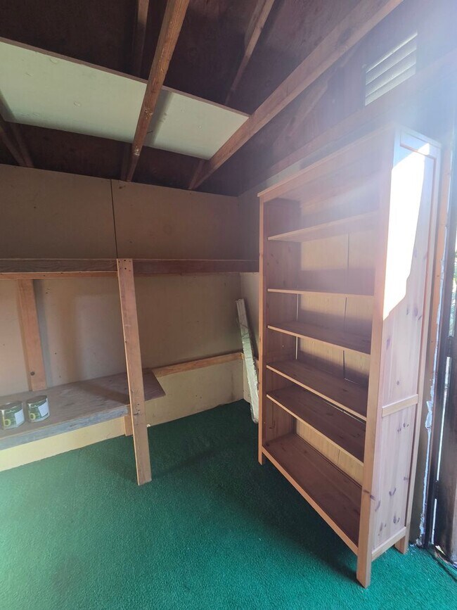 Building Photo - West Side Petaluma Gem- Beautiful 3 bedroom 2 bathroom