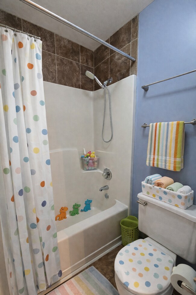 Building Photo - MOVE-IN SPECIAL!! $250 OFF First Month