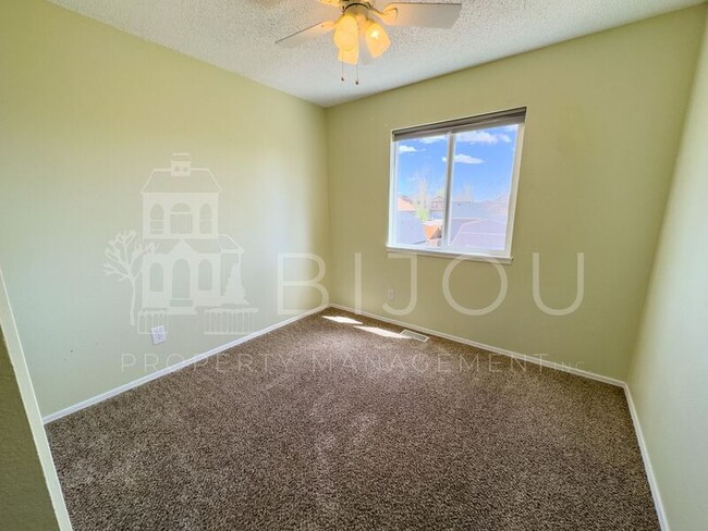 Building Photo - 850 Marshall Dr