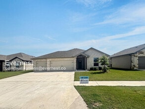 Building Photo - Limited Time Special Offer / 4 Bed, 3 Bath Home with Garage / Pet-Friendly / Vouchers Accepted / ...