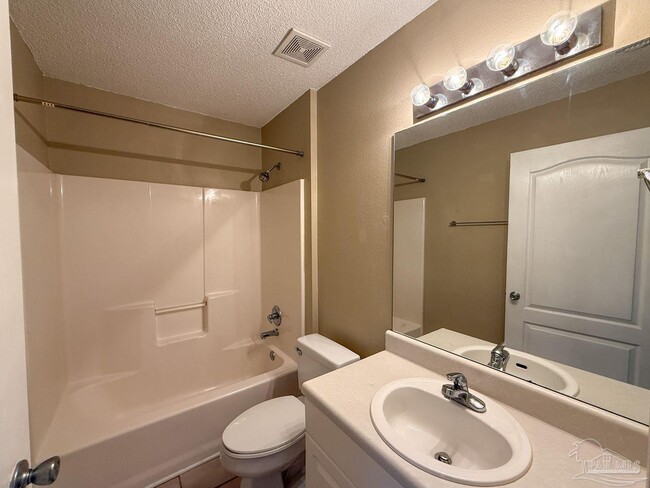 Building Photo - 1519 Sandcliff Dr
