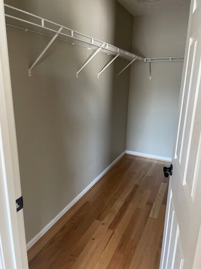 Building Photo - 696 Wyndhurst Dr