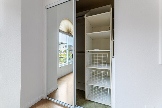 Building Photo - 4744 Ben Ave