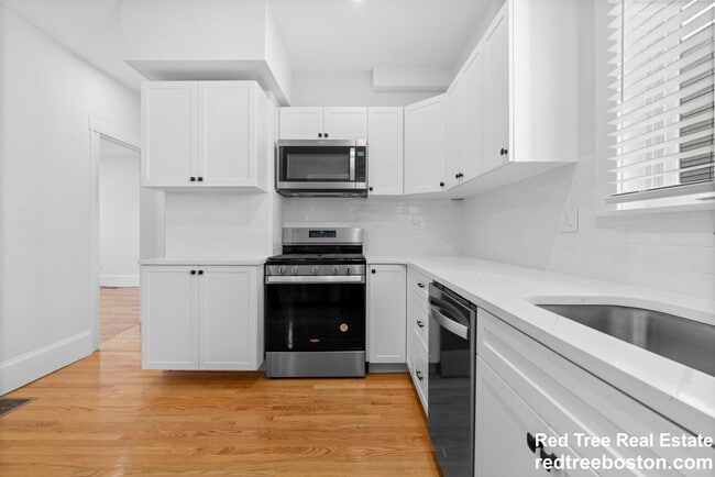 Building Photo - 79 Sydney St