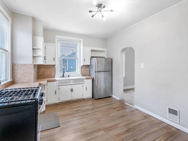 Building Photo - Newly Upgraded Duplex Unit for Rent – Modern Kitchen & Bathroom | Gloucester, NJ